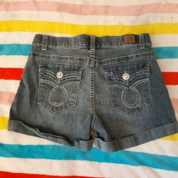 Shorts - Picture 2 of 3